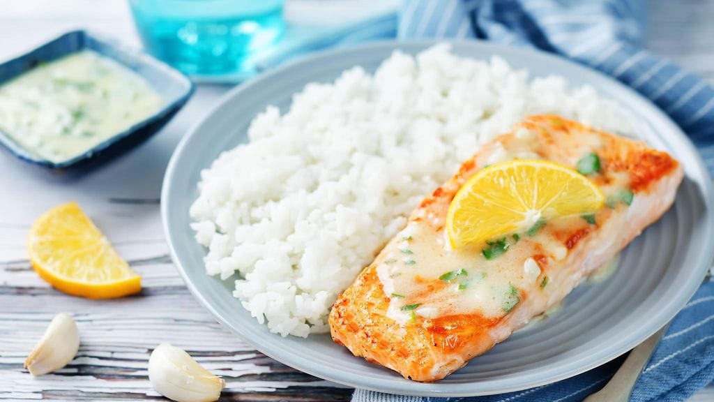 lohi valkosipuli annos ruoka