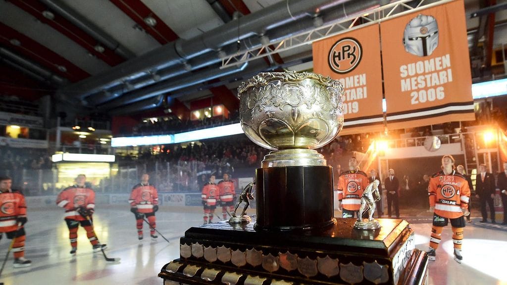 HPK:n mestaruusviiri nousi komeasti kattoon Hämeenlinnassa.