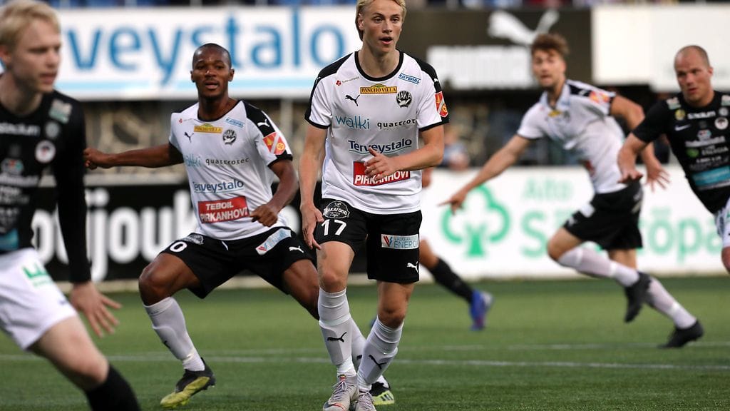 Haka (vaaleat paidat) nousee takaisin Veikkausliigaan.