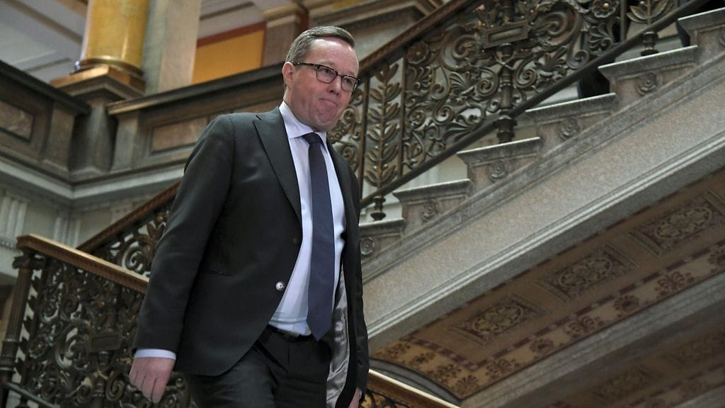 Valtiovarainministeri Mika Lintilä ennen hallituksen budjettiriihen alkua Säätytalolla Helsingissä tiistaina 17. syyskuuta 2019.