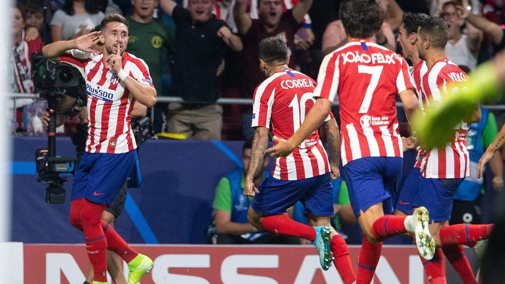 Hector Herrera sai onnittelijoita tasoitusmaalinsa jälkeen.