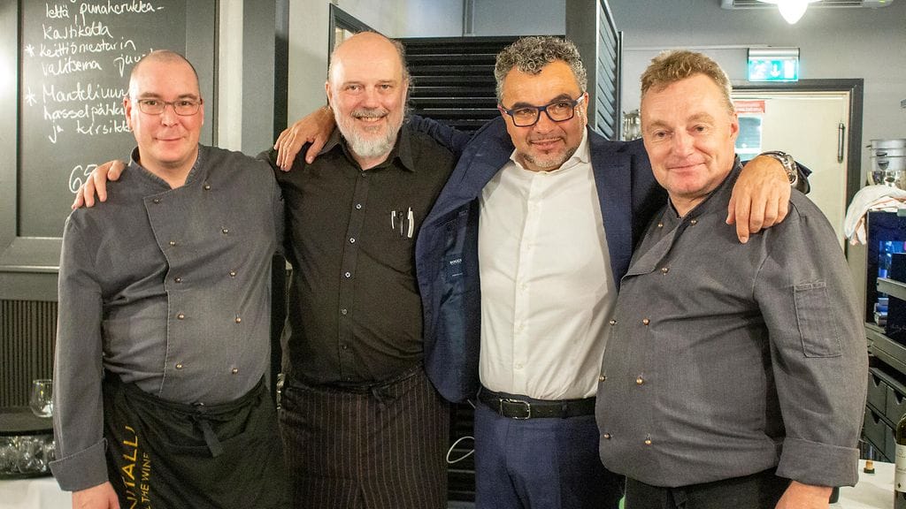 Kalle Viljakainen, vanhempi viinuri Vesa Vuorenmaa, Roberto Sarotto ja Mika Lintula.