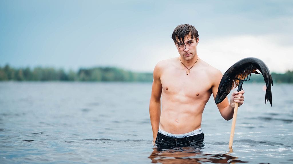 Tätä Mikkelin kaupungin uutta markkinointikuvaa on jaettu sosiaalisessa mediassa eri saatesanoilla. Facebookissa kuvan yhteydessä todetaan esimerkiksi, että Saimaalla on varma saanti.