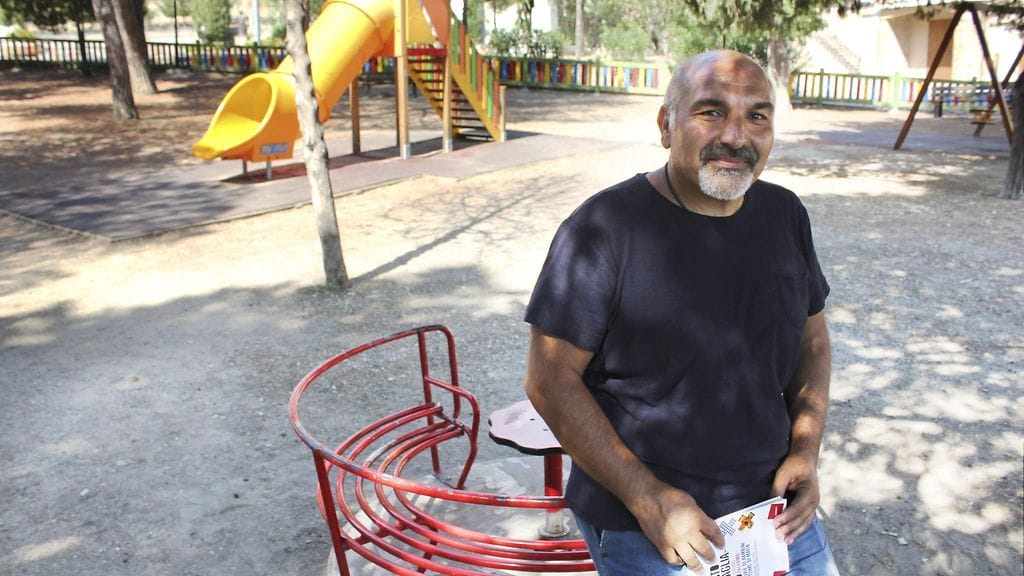 Italialaistoimittaja Bruno Palermo Torre Melissan kaupungissa Italiassa 6. elokuuta 2019. Palermo kirjoitti vuonna 2015 kirjan mafian viattomista lapsiuhreista. Nyt hän kiertää kouluissa ja nuorisovankiloissa keskustelemassa mafiasta.