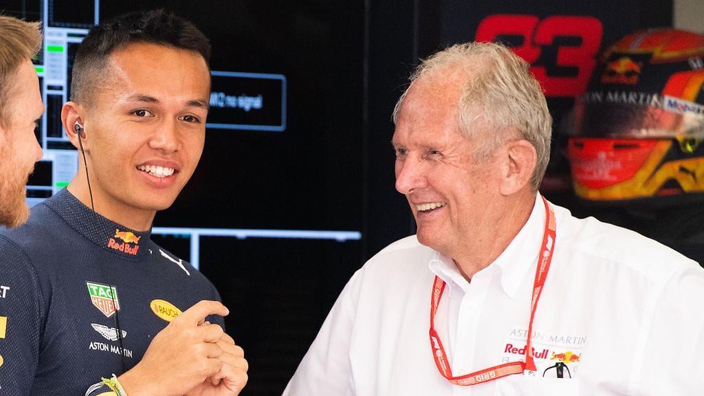 Helmut Marko suitsuttaa Alexander Albonia.