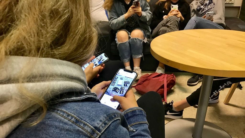 Nuorten masennusoireet lisääntyivät merkittävästi jokaista sosiaalisessa mediassa vietettyä tuntia kohti