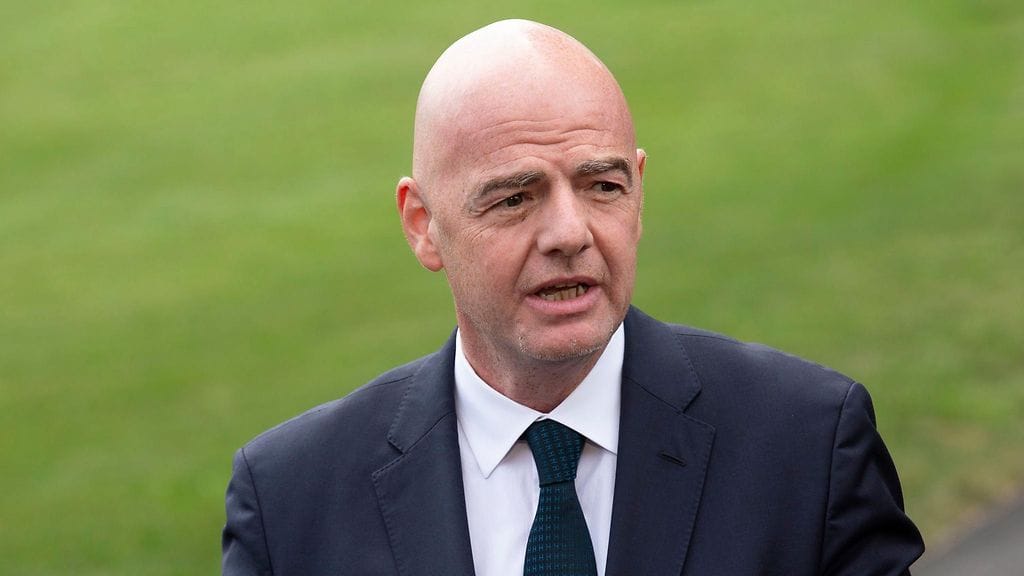Gianni Infantino vaatii toimia rasismia vastaan.