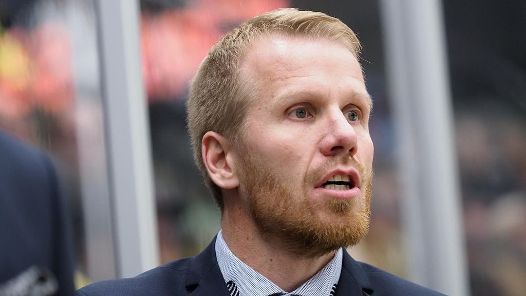 Tommi Miettinen korostaa, että laji-ihmisten pitää tehdä kaikkensa päähän kohdistuneiden taklausten vähentämiseksi.