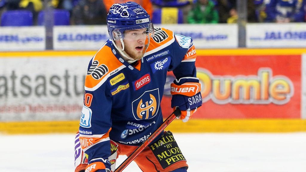 Niko Ojamäen laukaus ei mennytkään maaliin.