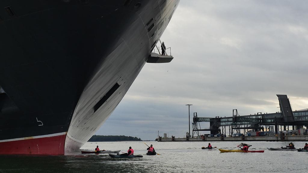 Elokapina aktivistit Hernesaari Queen Elizabeth 25.9.2019 3