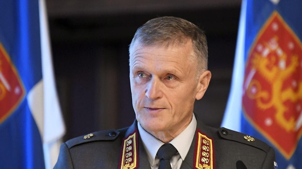 Puolustusvoimain tuore komentaja Timo Kivinen on parhaiten palkattu valtion virkamies.