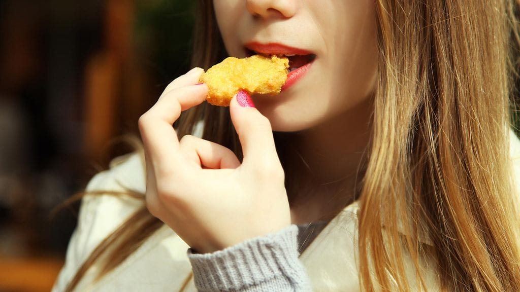 Jade on itsekin huolissaan ruokailutottumustensa terveysvaikutuksista. Hän seurasi huolestuneena ruokavalion vuoksi sokeutuneen brittipojan tapausta.