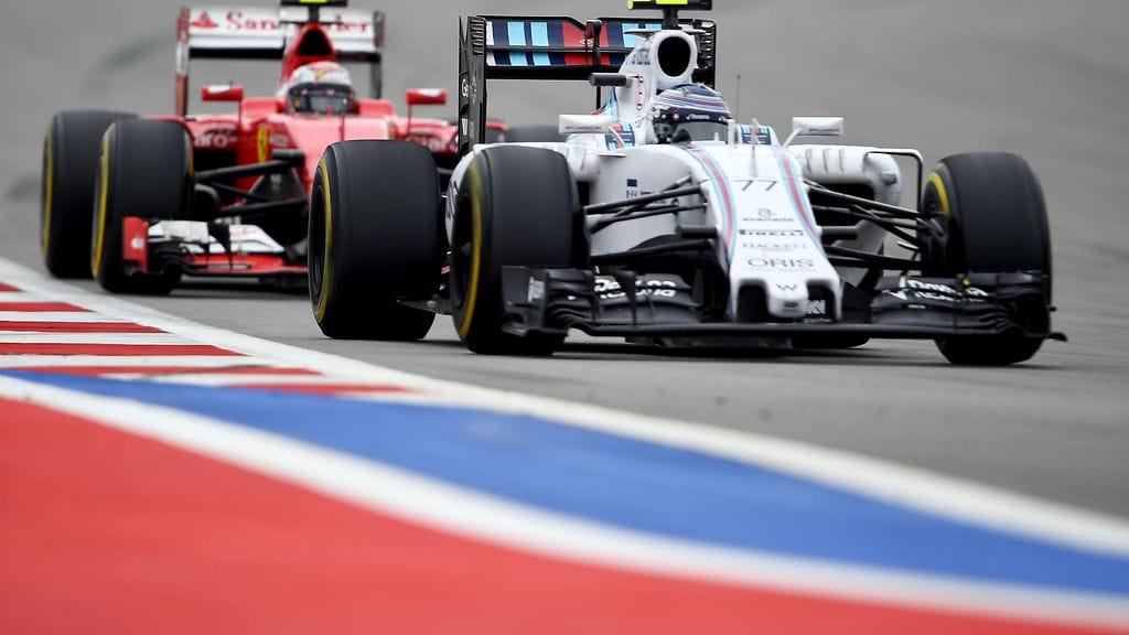Valtteri Bottas ja Kimi Räikkönen kolaroivat Venäjällä vuonna 2015.