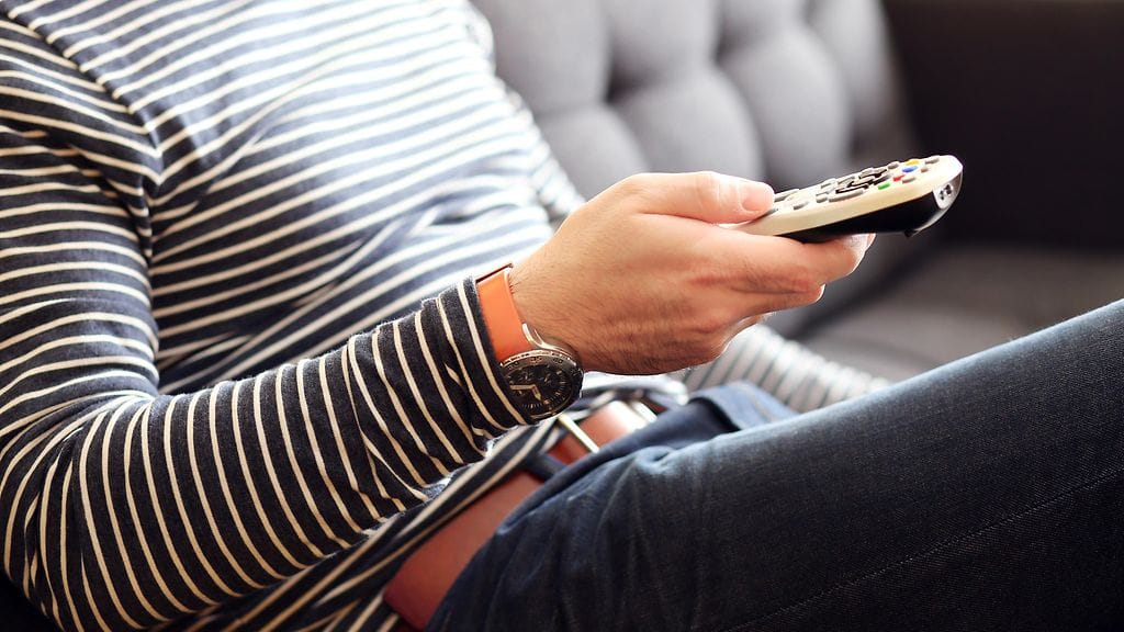 Aktiivisuuden väheneminen ja löhöilyn lisääntyminen näkyvät terveydessä jo parissa viikossa. Kuvituskuva.