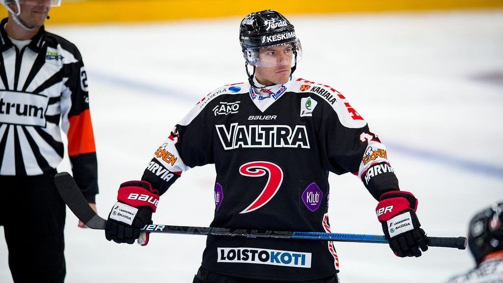 Jarkko Immonen takoi hattutempun Ässien verkkoon.