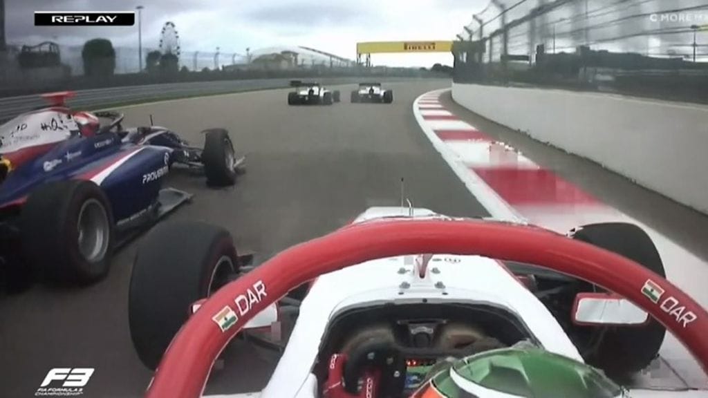 Niko Kari ohitti Sotshin lauantain F3-lähdössä ohi Daruvalan ohi.