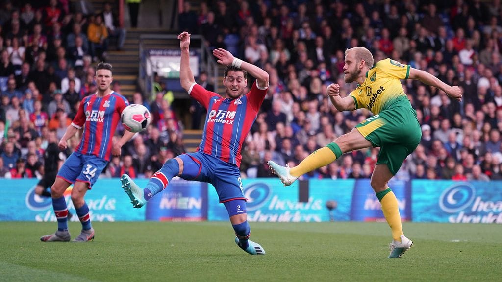 Teemu Pukin paras tilanne siunaantui ottelun avausjaksolla. Vasemman jalan laukaus painui maalivahdin käsien kautta yli maalin.