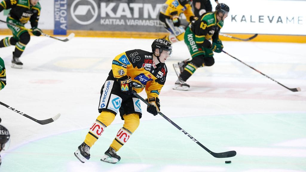 16-vuotias Aatu Räty teki lauantaina Liiga-uran ensimmäisen maalin.