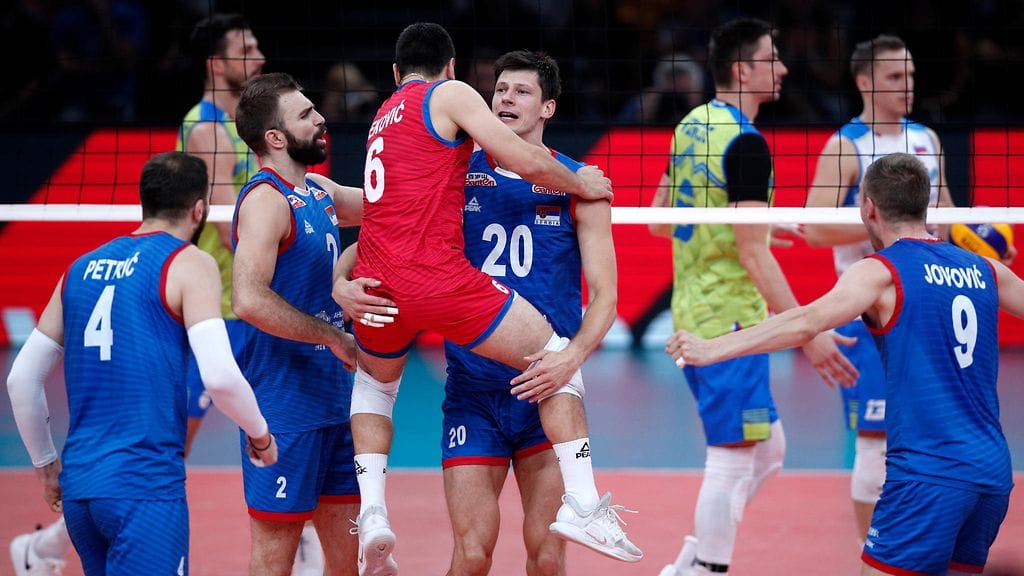 Serbian miehet juhlivat lentopallon EM-kultaa.