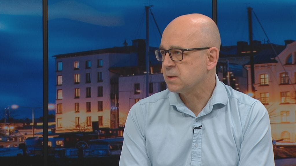 Eero Hyvönen sanoo lakkauttamispäätöksen olleen poliittinen.