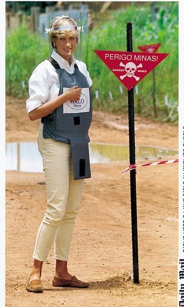 Diana miinakentällä Afrikassa 1997