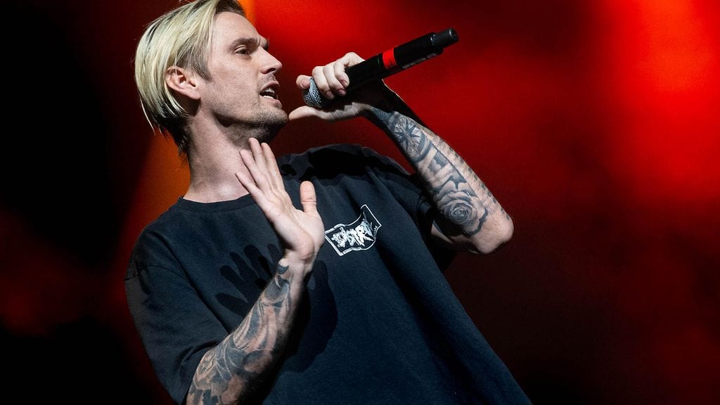 Aaron Carter otti tatuoinnin kasvoihinsa.