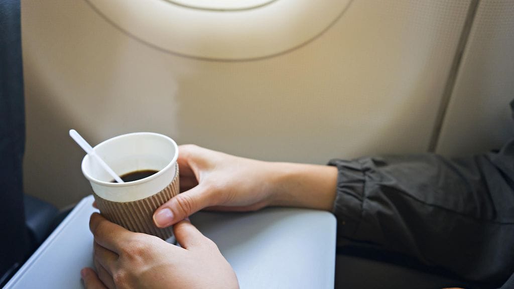 Tankeissa säilytettyä vettä käytetään lennoilla esimerkiksi kahvin keittämiseen. Kuvituskuva.