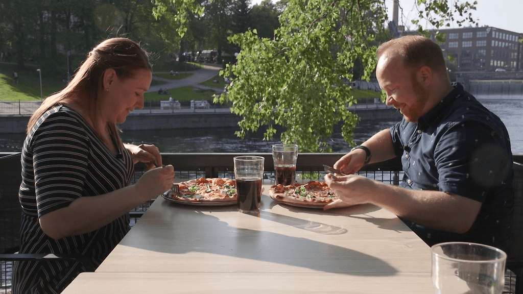 Villen ruoanlaitto herättää Anniinassa kysymyksiä.