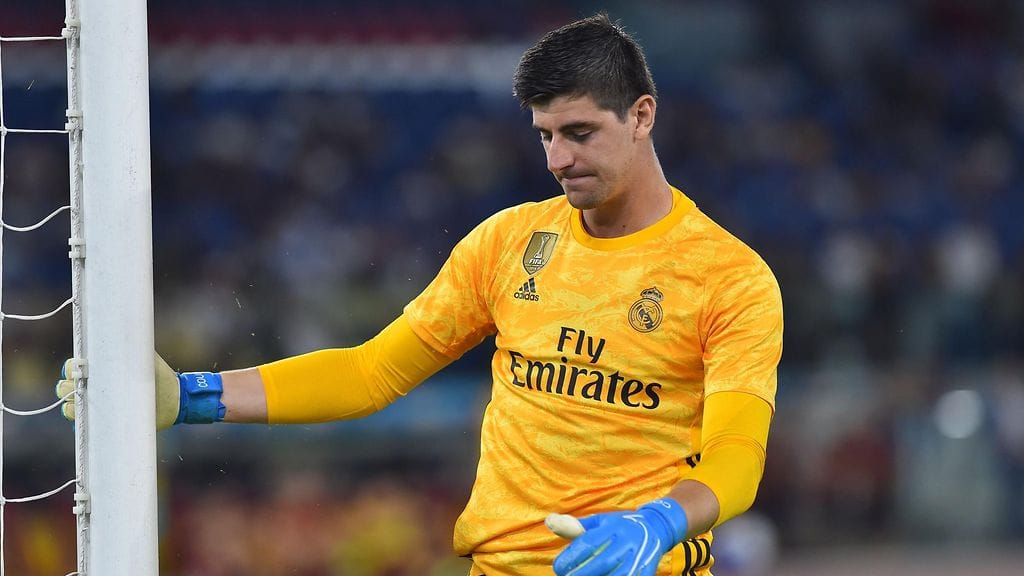 Thibaut Courtois vaihdettiin Real Madridin maalilta ensimmäisen puoliajan jälkeen.