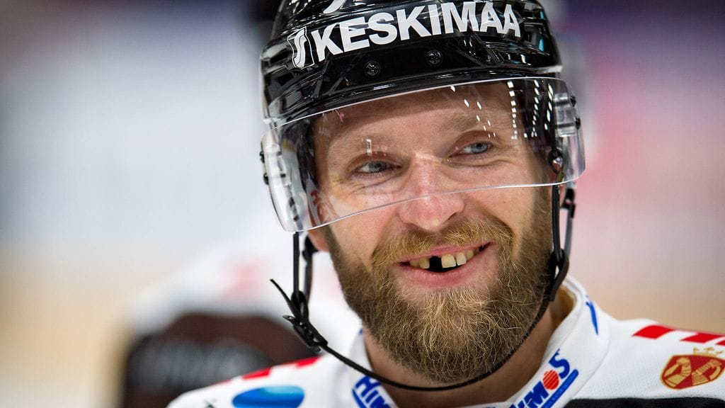 Mikko Mäenpään kaukolaukaus puhui HPK:ta vastaan.