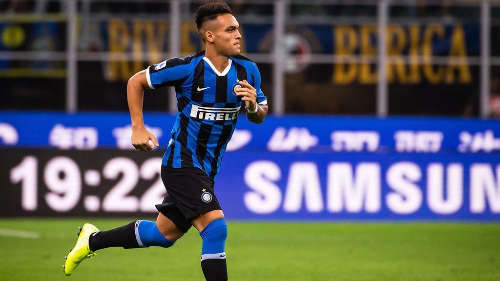 Lautaro Martinez iski Interin nopeasti 1-0-johtoon Barcelonassa.