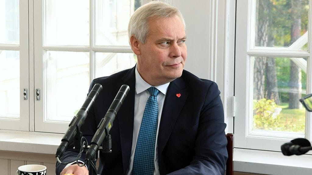 Antti Rinteellä riittää mietittävää puolueen hiipuvien kannatuslukujen kanssa.