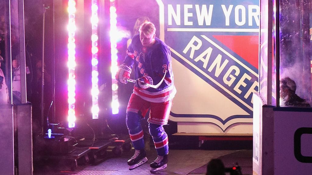 Kaapo Kakko luisteli NHL-debyyttiinsä loppuunmyydyssä Madison Square Gardenissa.