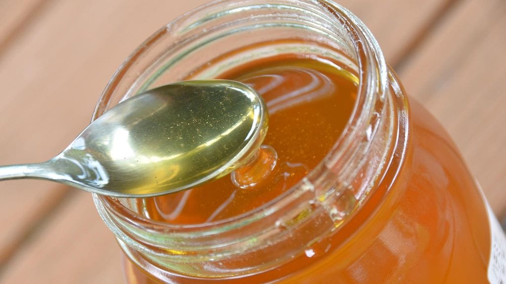 Kaikki testatut kotimaiset hunajanäytteet todettiin aidoiksi, mutta yli 60 prosenttia ulkomaisista hunajasekoitteista saattoi olla väärennöksiä. Kuvituskuva.