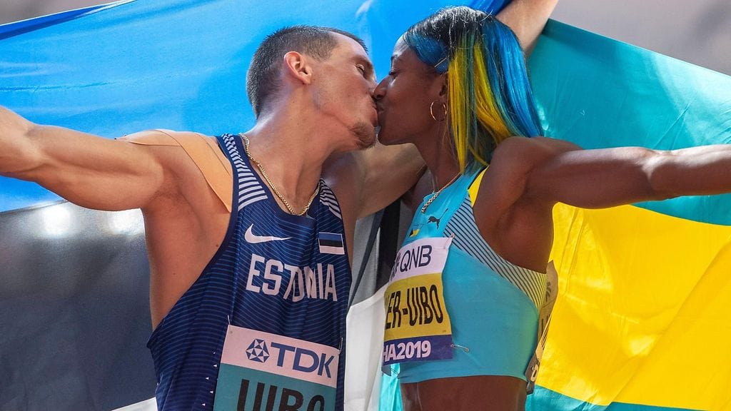 Maicel Uibo ja Shaunae Miller-Uibo suutelivat toisiaan MM-hopeiden jälkeen.