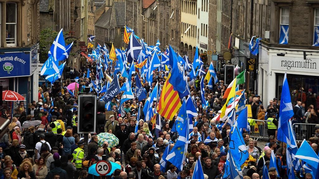 Edellinen itsenäisyysmielenosoitus täytti pääkaupunki Edinburghin kadut lokakuun alussa.