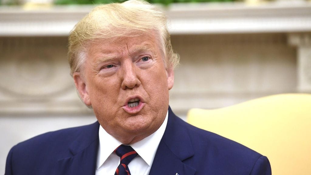 Yhdysvaltain presidentti Donald Trump (kuvassa) syyttää demokraattien presidenttiehdokkuutta tavoittelevaa Joe Bidenia korruptiosta.