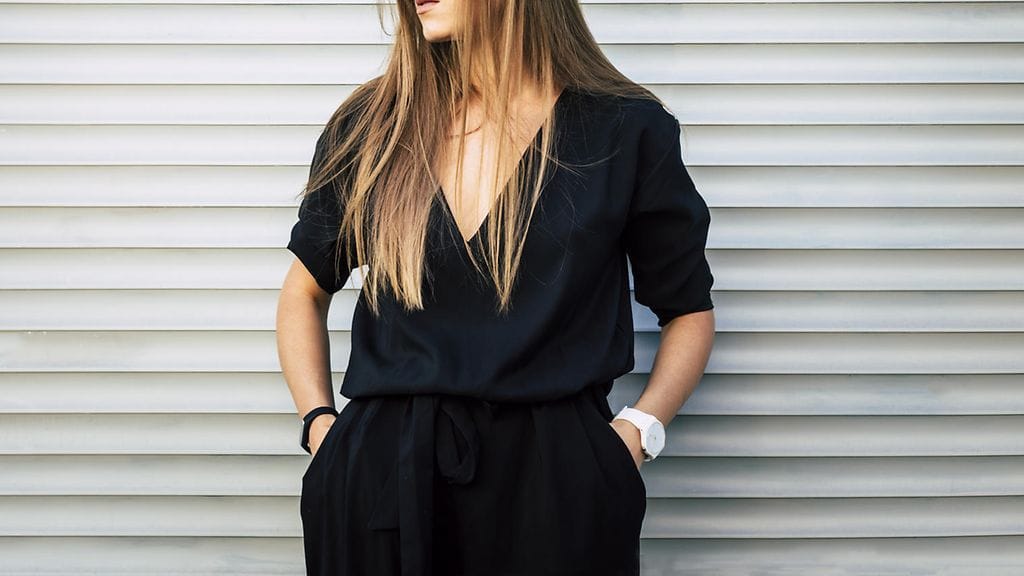 Musta haalaripuku nähtiin pukukoodin vastaiseksi pukeutumiseksi. Kuvituskuva.