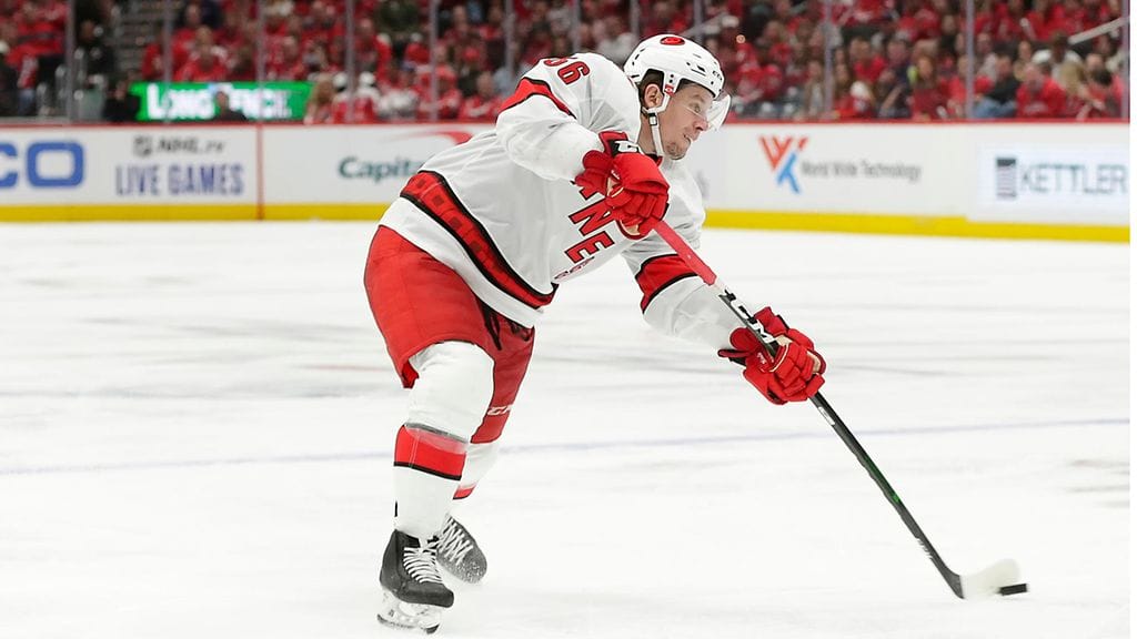 Erik Haulan alku uudessa NHL-seurassa on ollut vahva.