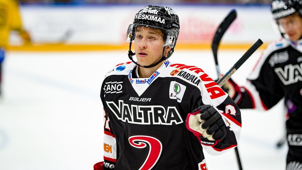 Jerry Turkulainen iski kiekon Jukureiden verkkoon vain seitsemän sekunnin pelin jälkeen.