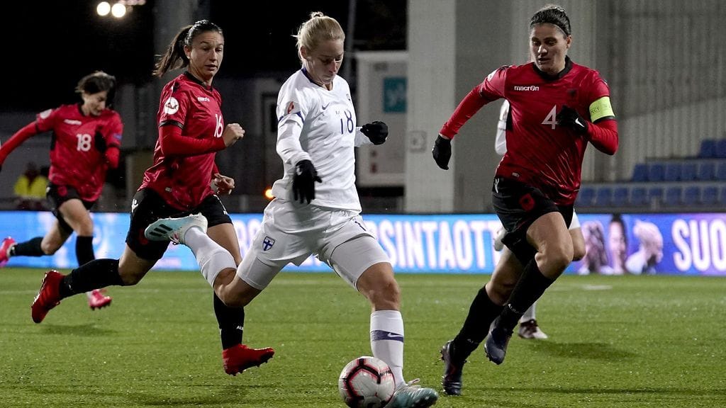 Linda Sällström oli huippuvedossa Albaniaa vastaan.