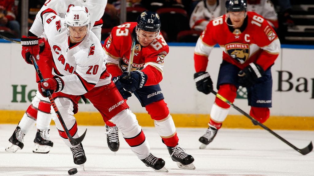 Sebastian Aho iski maalin Florida Panthersia vastaan.