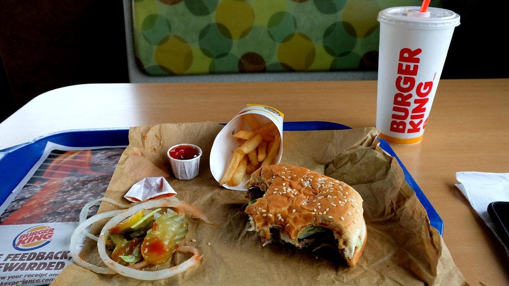 Burger Kingin ateria. Kuvituskuva.