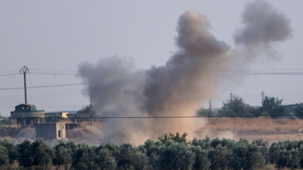 Turkki pommitti Pohjois-Syyrian Tal Abyadin kaupunkia 9.10.2019.