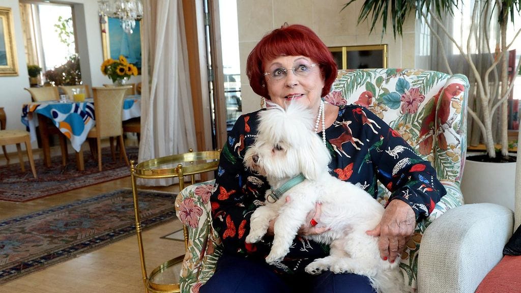 Huippukirurgi ja poliitikko Sirpa Asko-Seljavaara muistelee uransa mieleenpainuvimpia hetkiä. Lauantaina hän täyttää 80 vuotta.