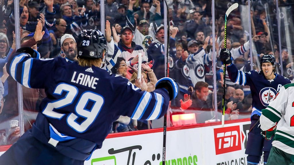Patrik Laine tuuletti Winnipeg Jetsin johtomaalia toisessa erässä.