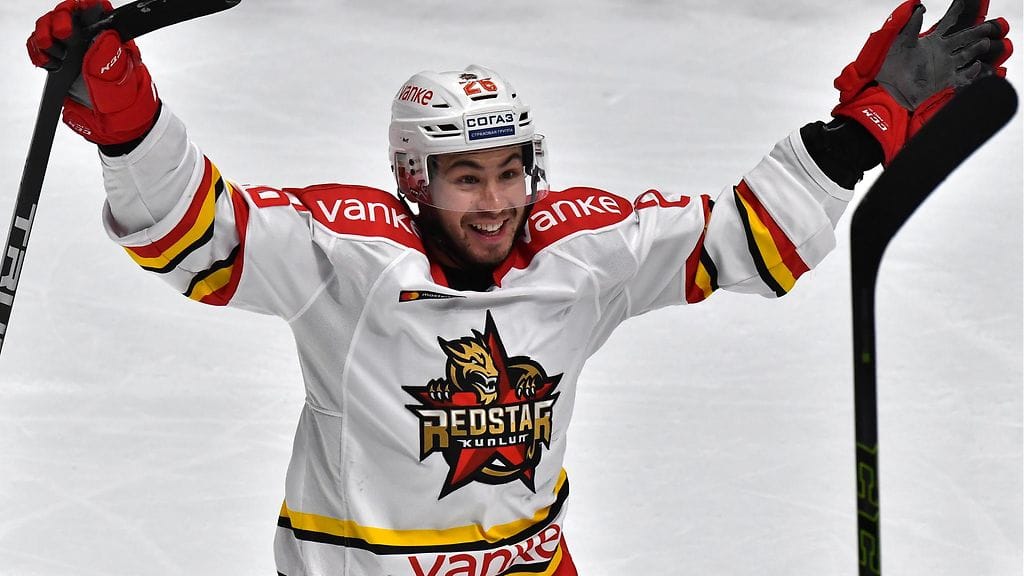 Greg Squires on pelannut KHL:ssä Kunlunin riveissä.