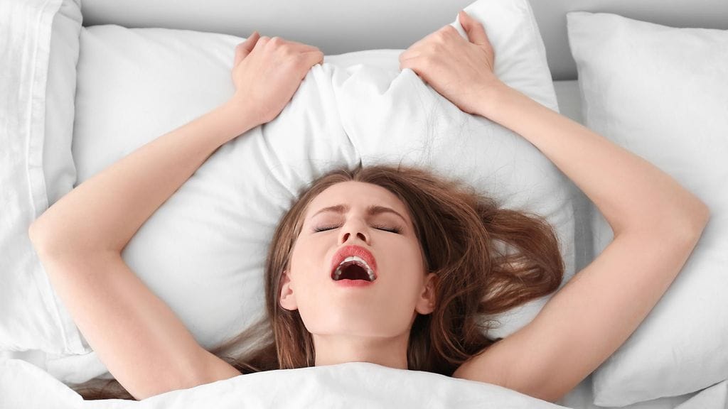Lähes jokainen nainen on joskus teeskennellyt saavansa orgasmin. Kuvituskuva.
