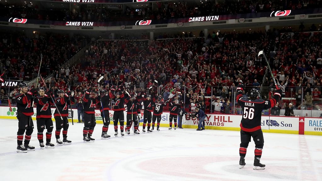 Erik Haula johti joukkojaan pelin jälkeenkin.