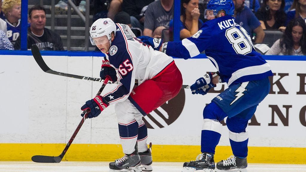 Nikita Kutsherov ihmetteli, kun Markus Nutivaara vei kiekon.